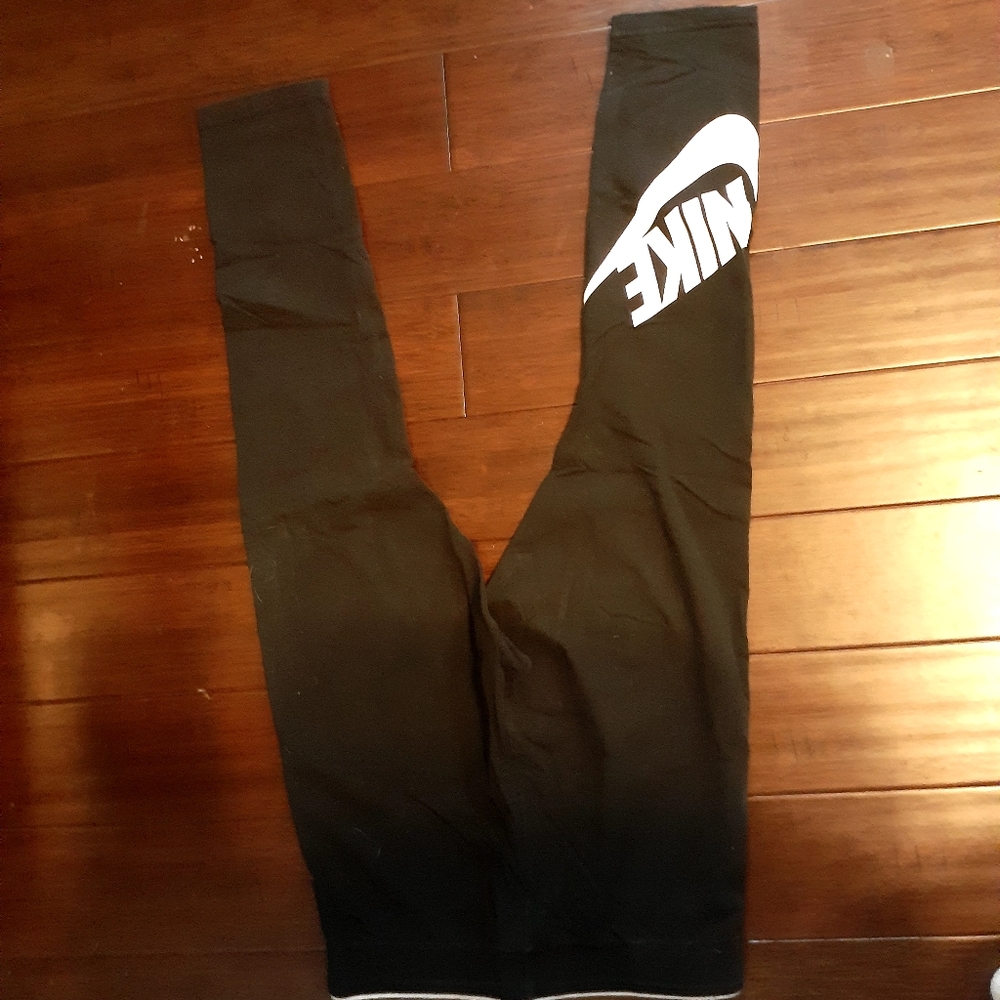 Nike crops